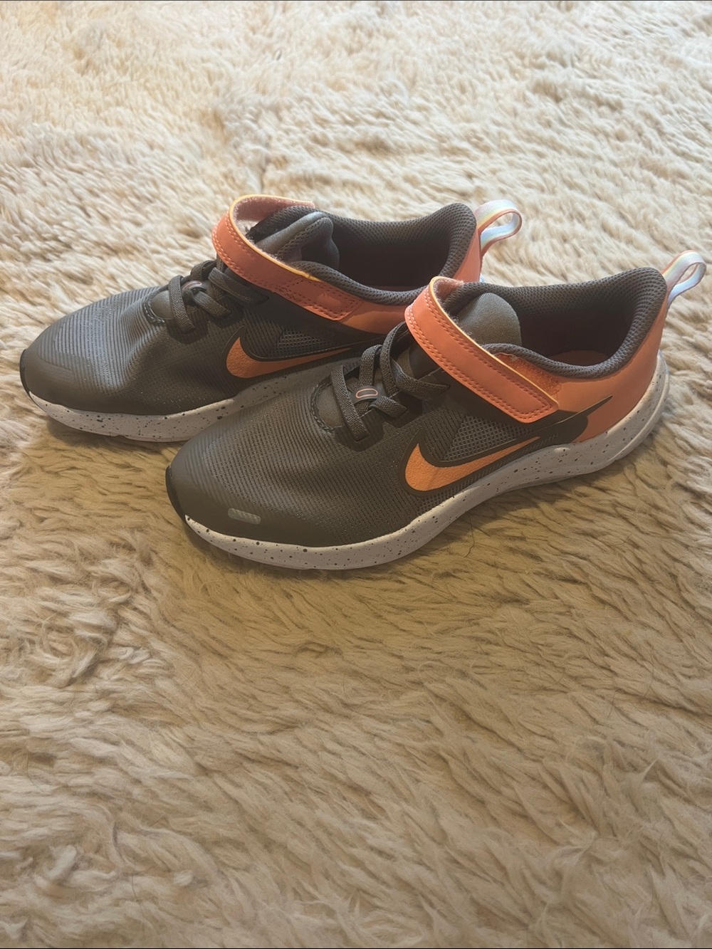 Nike Kids Gray and Coral Sneakers 🍊